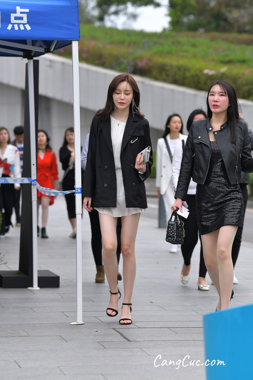 [精选街拍作品] No.3232 黑色紧身包臀裙肉丝